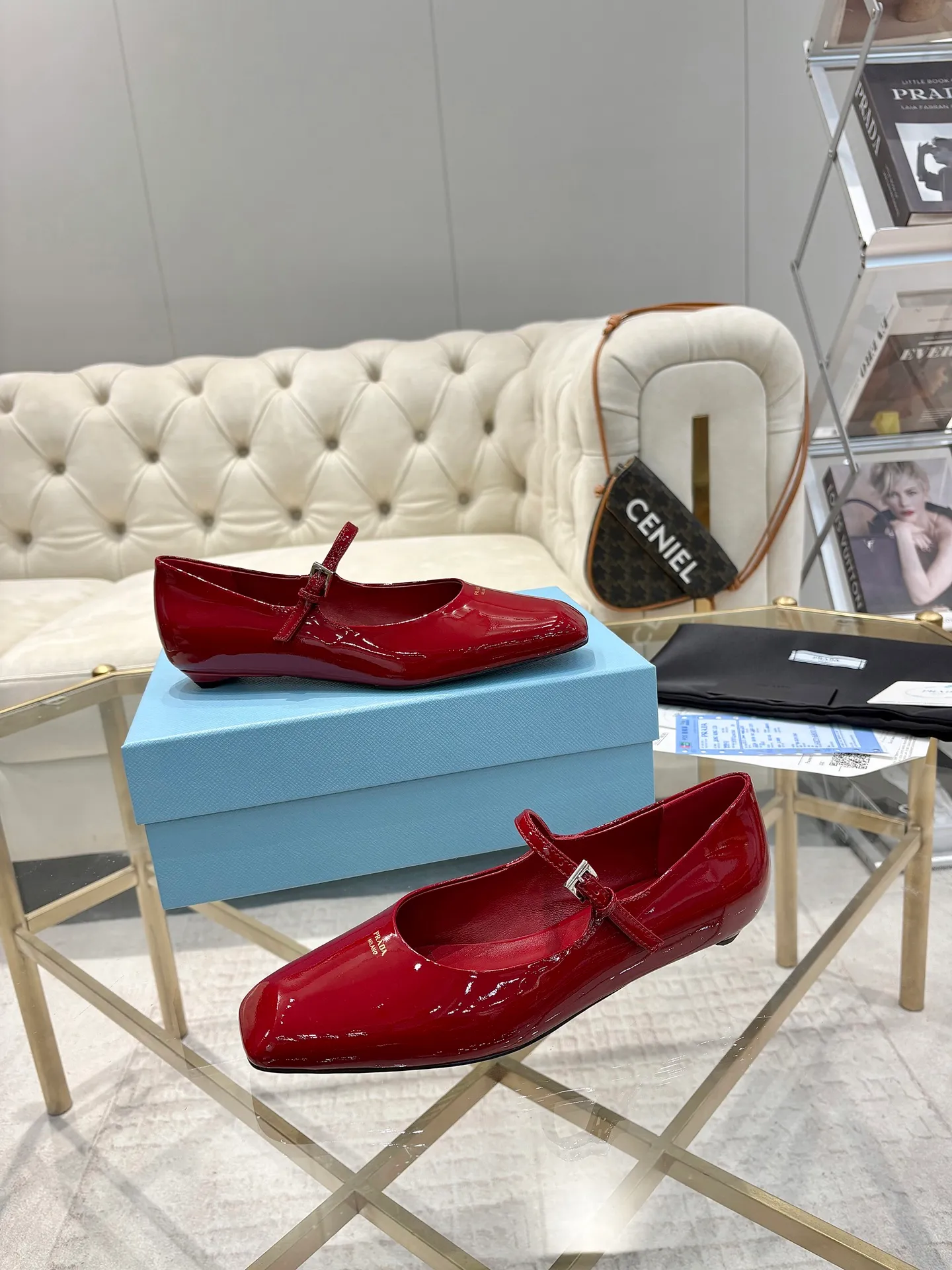 👟👟Ex-factory price 580👟👟 (imitation leather bottom-20) New arrival 👉Ready stock👈Remove the original board and make a 1:1 replica‼ ️ The highest version of Prada's early spring catwalk hot style 😘The latest spring style Retro Mary Jane series Genuine leather sole, simulated leather sole, a must-have for goddesses Super comfortable on the feet, reducing age 👉The upper is made of imported cowhide leather, comfortable and small square toe, retro and playful, lining + foot pads, imported sheepskin lining, breathable and comfortable (1.5 high small insert heel) ) Matched private model buckle (all original logos) Size 35M-39M (34 40 41 42 customized, non-returnable and non-exchangeable)